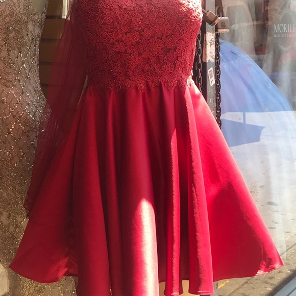 Dresses - Picture 2 of 2